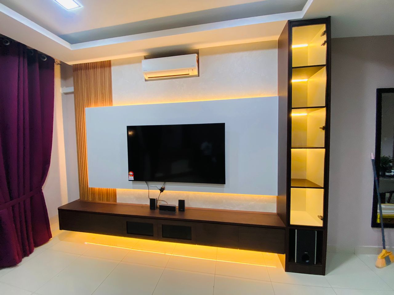Book Shelf custom oleh UTECH Interior