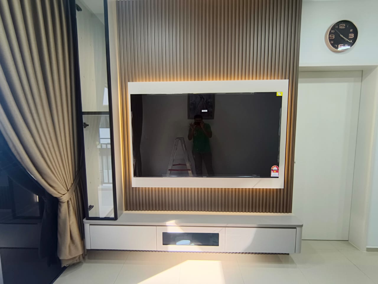 TV Cabinet custom oleh UTECH Interior