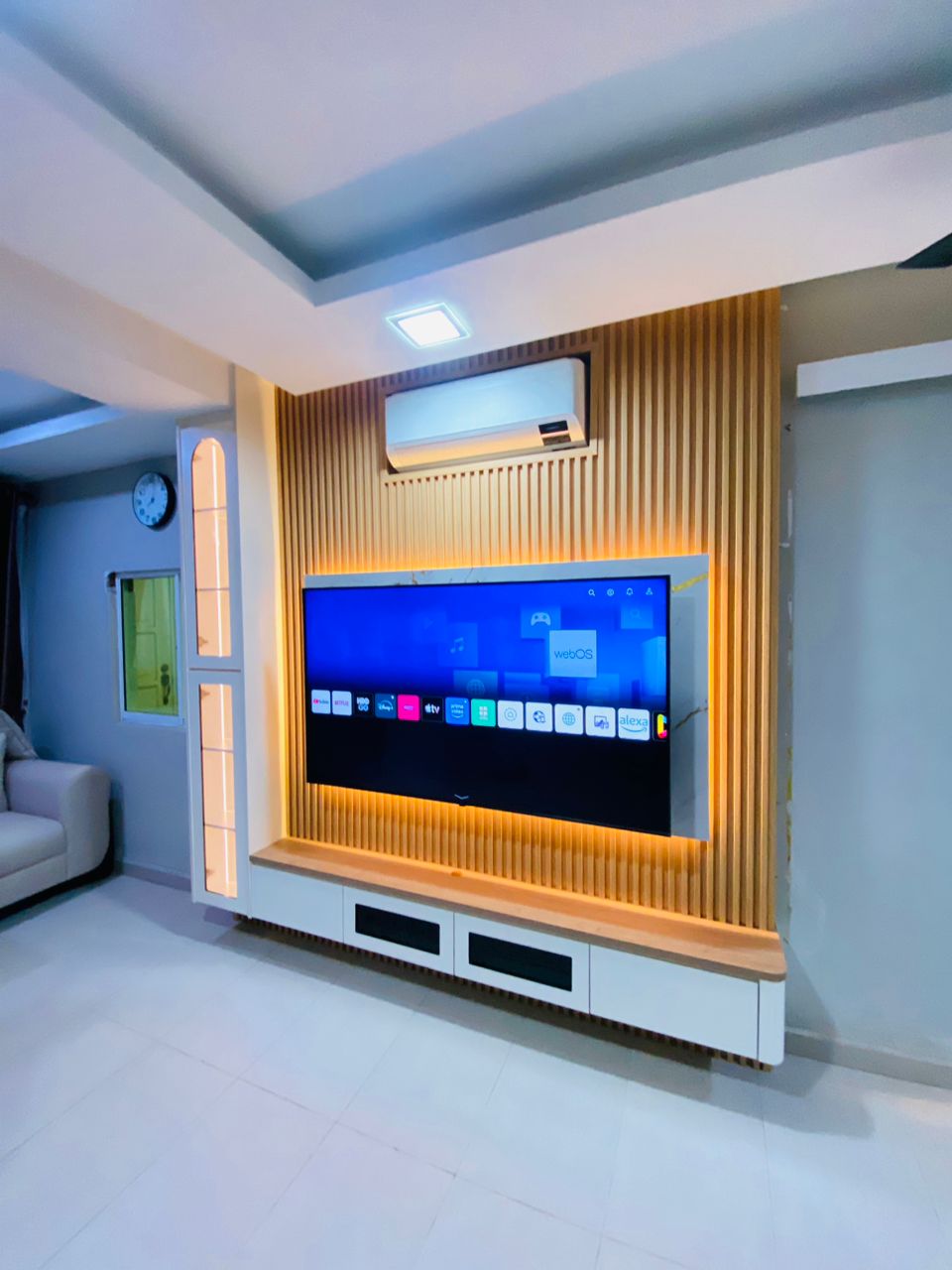 TV Cabinet custom oleh UTECH Interior